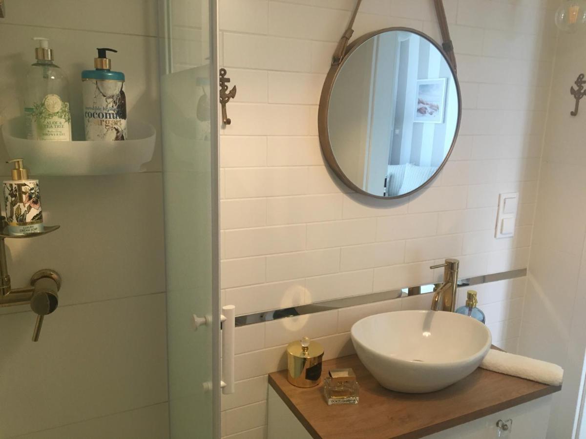 Apartament Marine Holiday Elbląg - winda -parking w hali garażowej Bagian luar foto